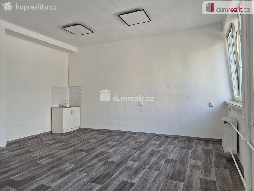 Pronájem  kanceláře 30 m^2 Na Zlaté stoce, České Budějovice 