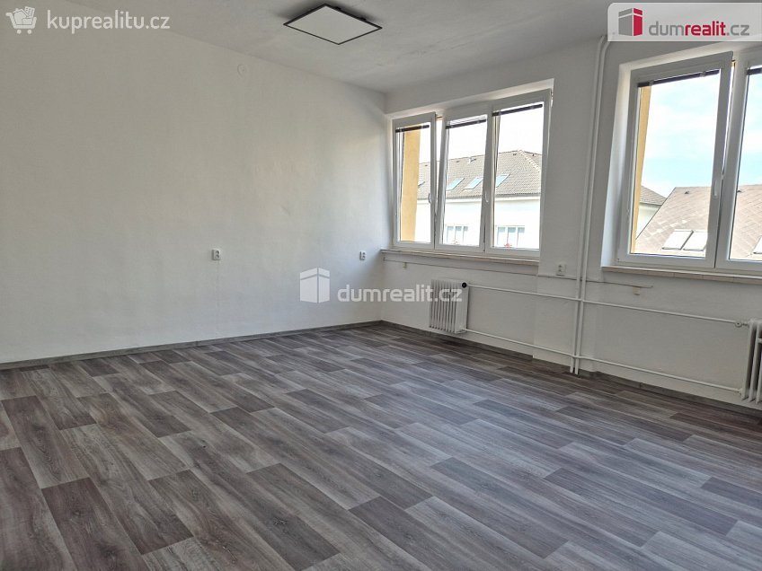 Pronájem  kanceláře 30 m^2 Na Zlaté stoce, České Budějovice 