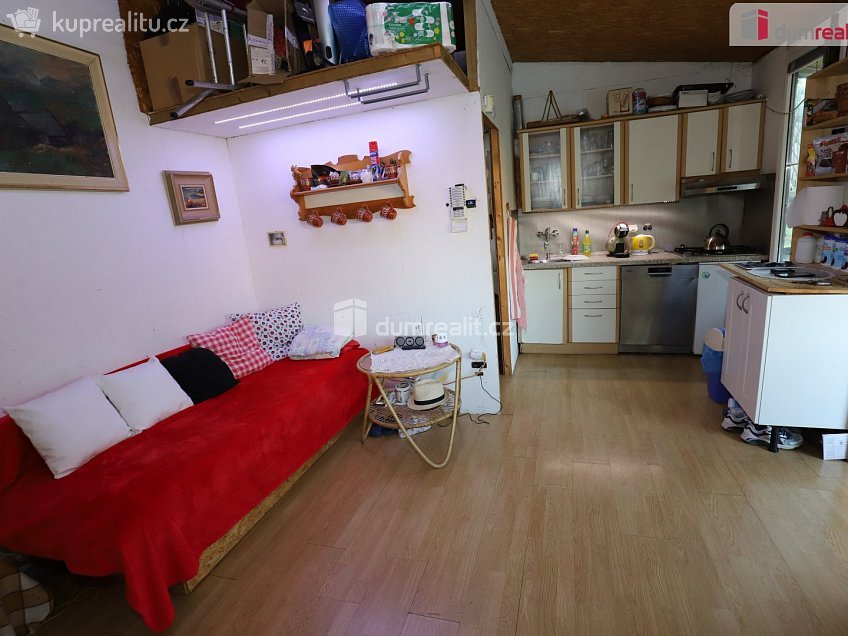 Prodej  chaty 35 m^2 Starosuchdolská, Praha-Suchdol 