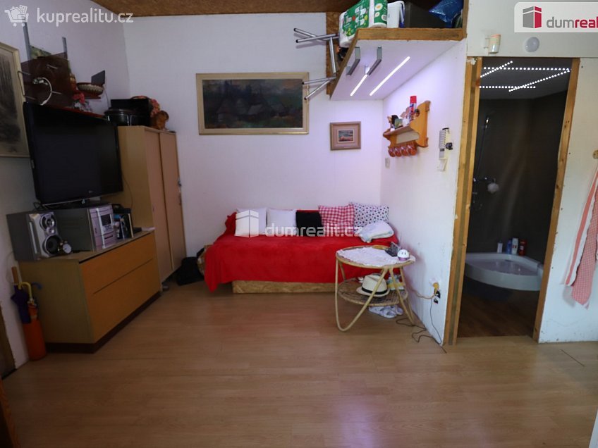 Prodej  chaty 35 m^2 Starosuchdolská, Praha-Suchdol 