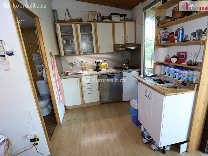 Prodej  chaty 35 m^2 Starosuchdolská, Praha-Suchdol 