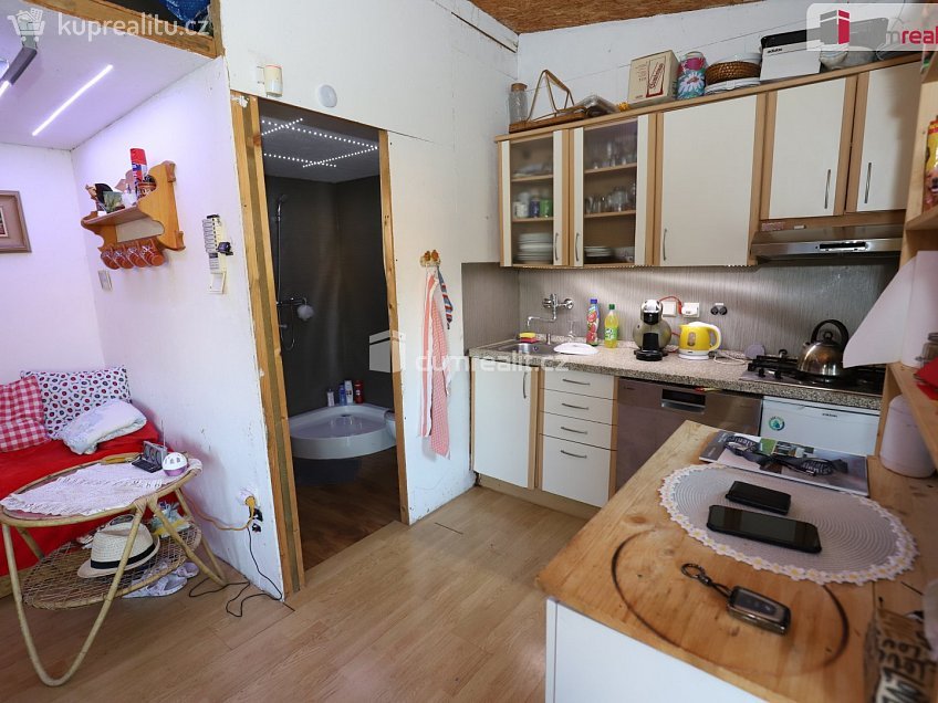 Prodej  chaty 35 m^2 Starosuchdolská, Praha-Suchdol 