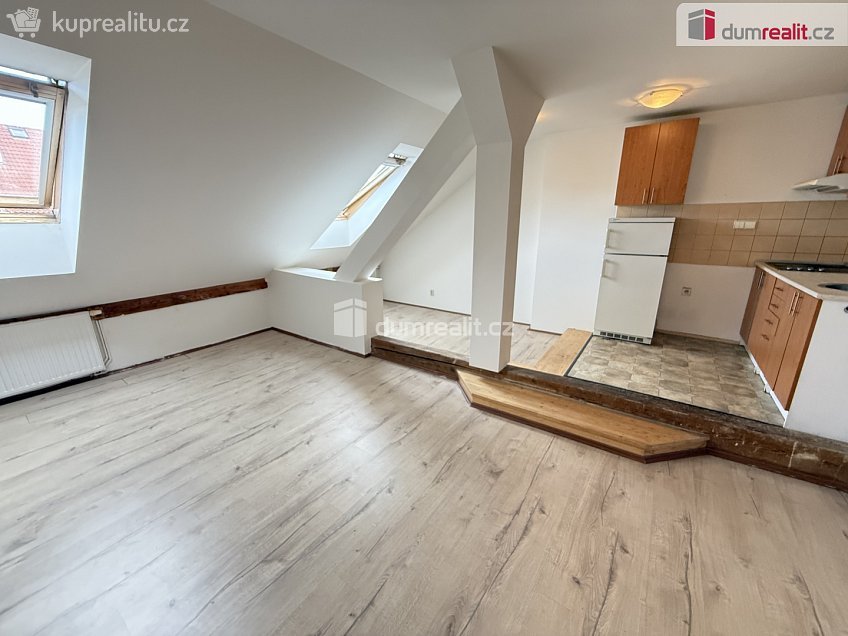 Pronájem bytu 2+kk 60 m^2 Jindřicha Plachty, Praha 5 