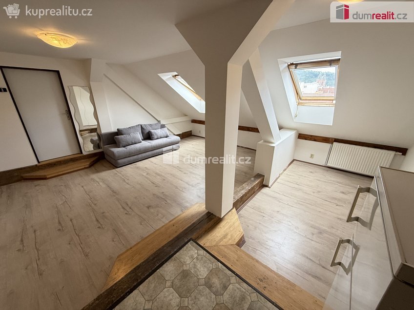 Pronájem bytu 2+kk 60 m^2 Jindřicha Plachty, Praha 5 