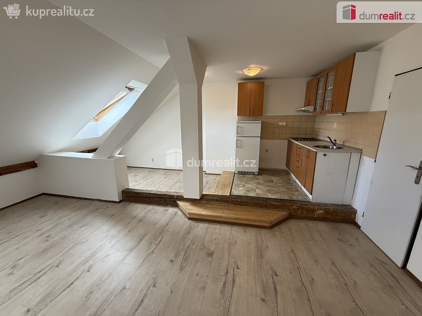 Pronájem bytu 2+kk 60 m^2 Jindřicha Plachty, Praha 5 