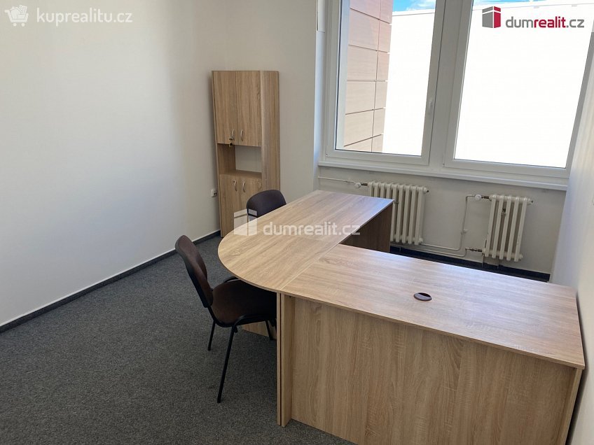 Pronájem  obchodních prostor 15 m^2 náměstí T. G. Masaryka, Břeclav 