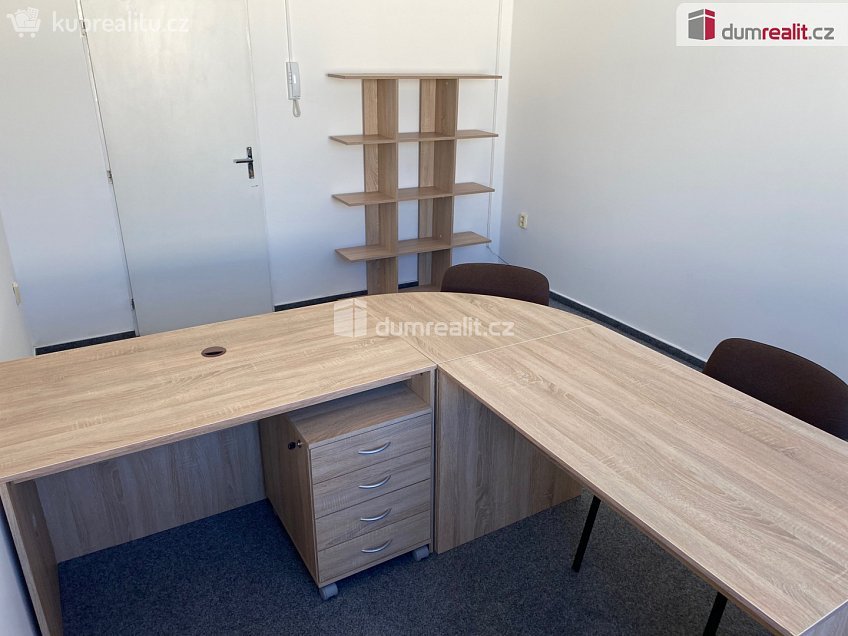 Pronájem  obchodních prostor 15 m^2 náměstí T. G. Masaryka, Břeclav 