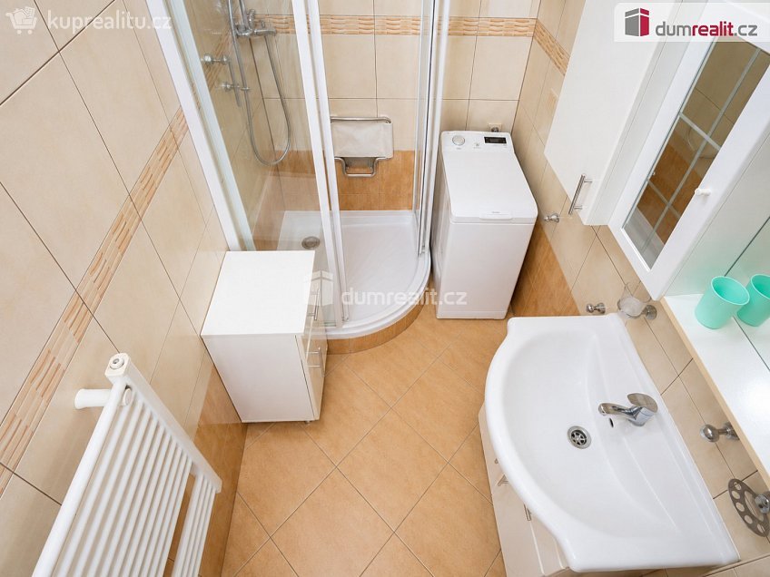 Pronájem bytu 3+1 75 m^2 Bieblova, Praha 5 