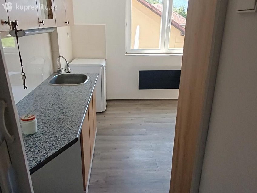 Pronájem bytu 1+kk 18 m^2 Nádražní, Benešov nad Ploučnicí 