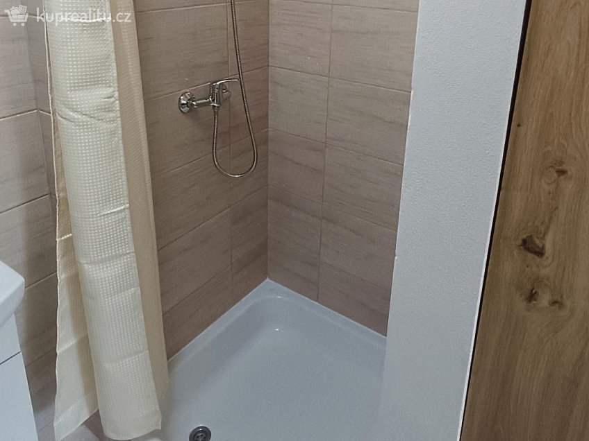 Pronájem bytu 1+kk 18 m^2 Nádražní, Benešov nad Ploučnicí 