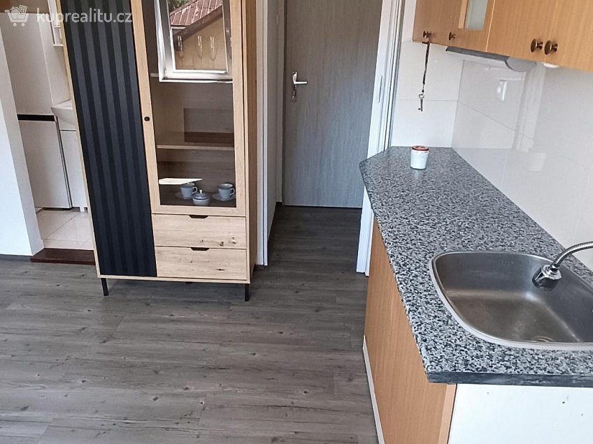Pronájem bytu 1+kk 18 m^2 Nádražní, Benešov nad Ploučnicí 