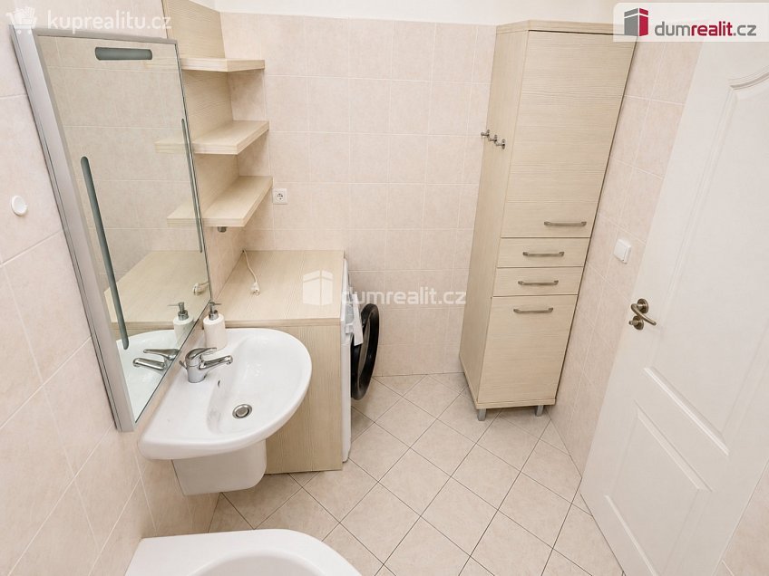 Pronájem bytu 3+kk 78 m^2 Kurzova, Praha 13 