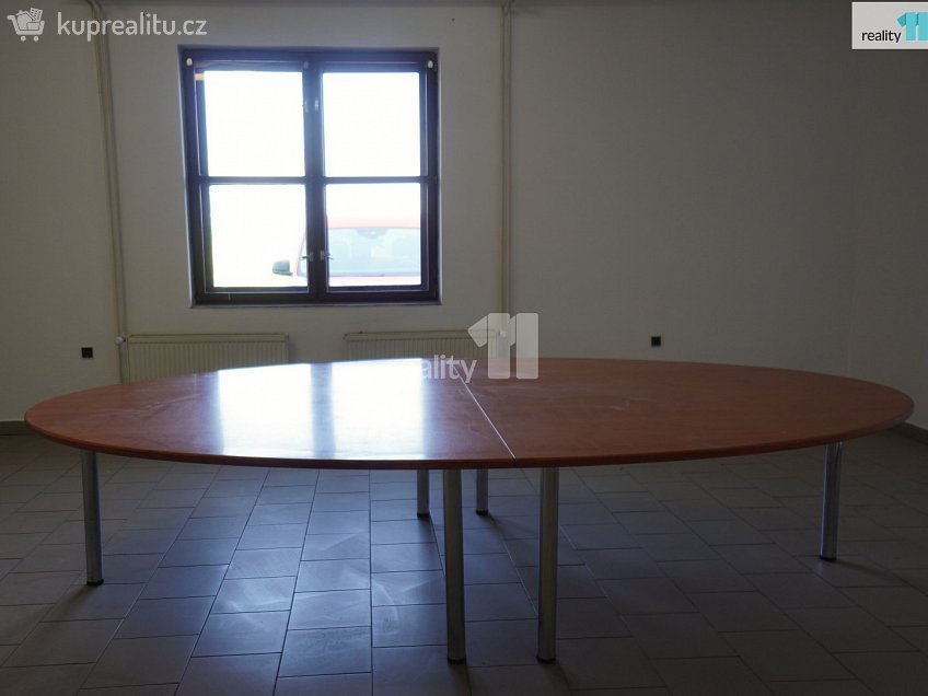Pronájem  skladu 328 m^2 Svojkovice, Svojkovice 
