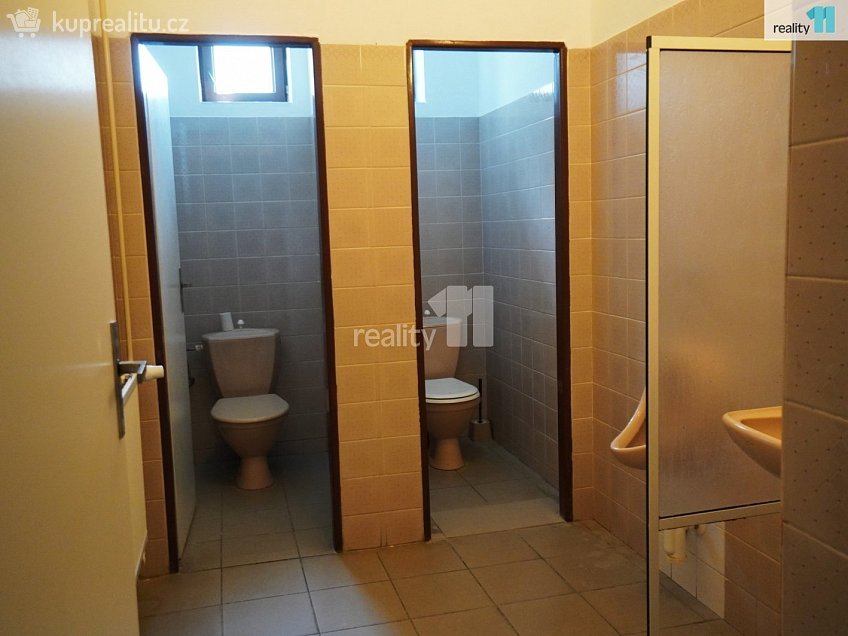 Pronájem  skladu 328 m^2 Svojkovice, Svojkovice 