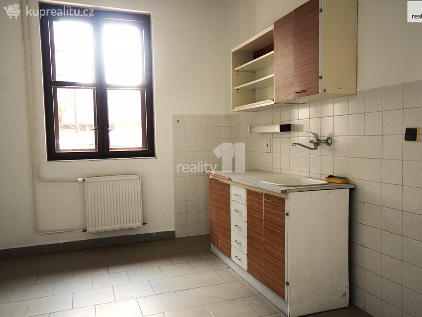 Pronájem  skladu 328 m^2 Svojkovice, Svojkovice 