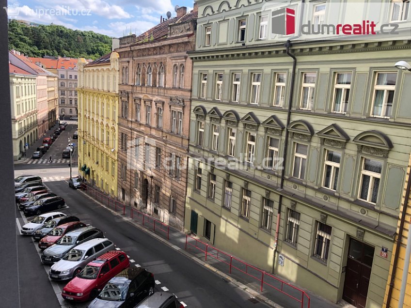 Pronájem bytu 1+kk 31 m^2 Grafická, Praha 5 