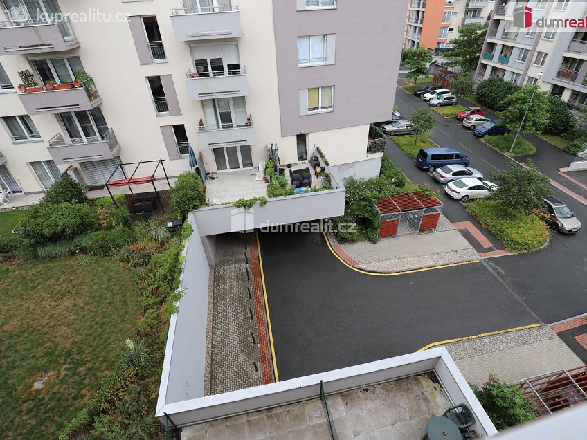 Prodej bytu 1+kk 38 m^2 Toufarova, Praha-Řeporyje 