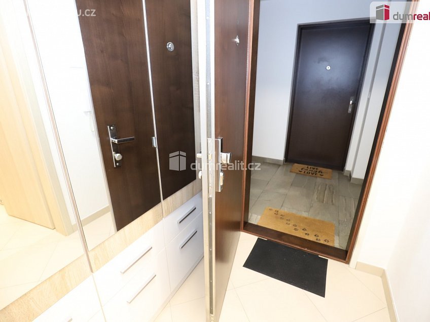 Prodej bytu 1+kk 38 m^2 Toufarova, Praha-Řeporyje 