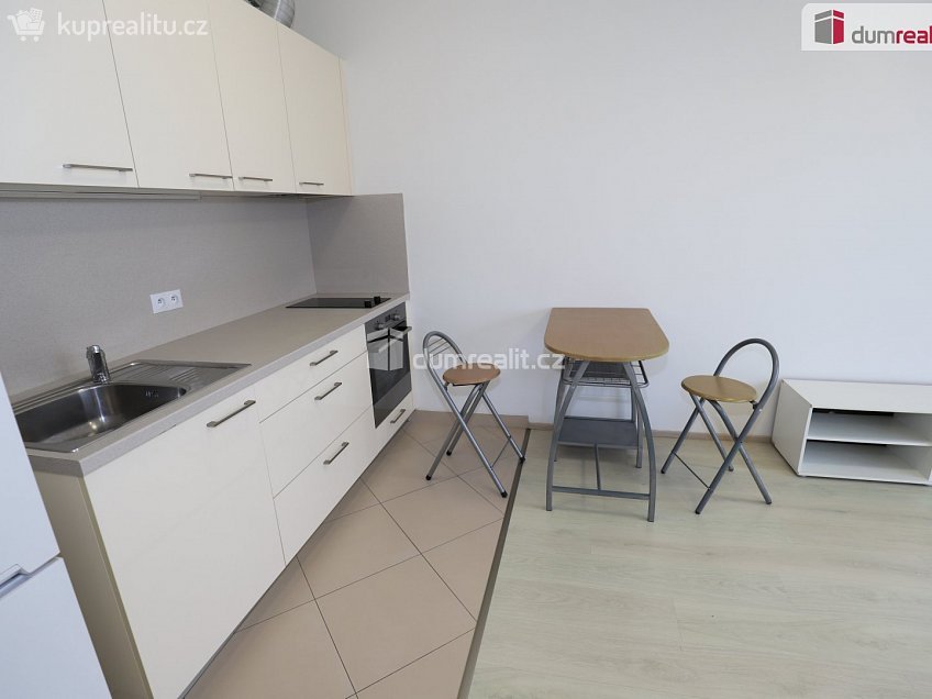 Prodej bytu 1+kk 38 m^2 Toufarova, Praha-Řeporyje 