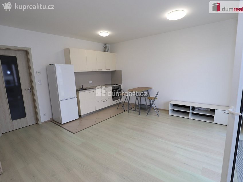 Prodej bytu 1+kk 38 m^2 Toufarova, Praha-Řeporyje 