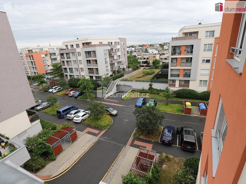 Prodej bytu 1+kk 38 m^2 Toufarova, Praha-Řeporyje 