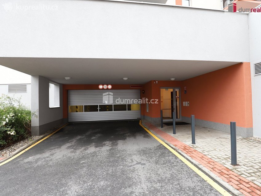 Prodej bytu 1+kk 38 m^2 Toufarova, Praha-Řeporyje 
