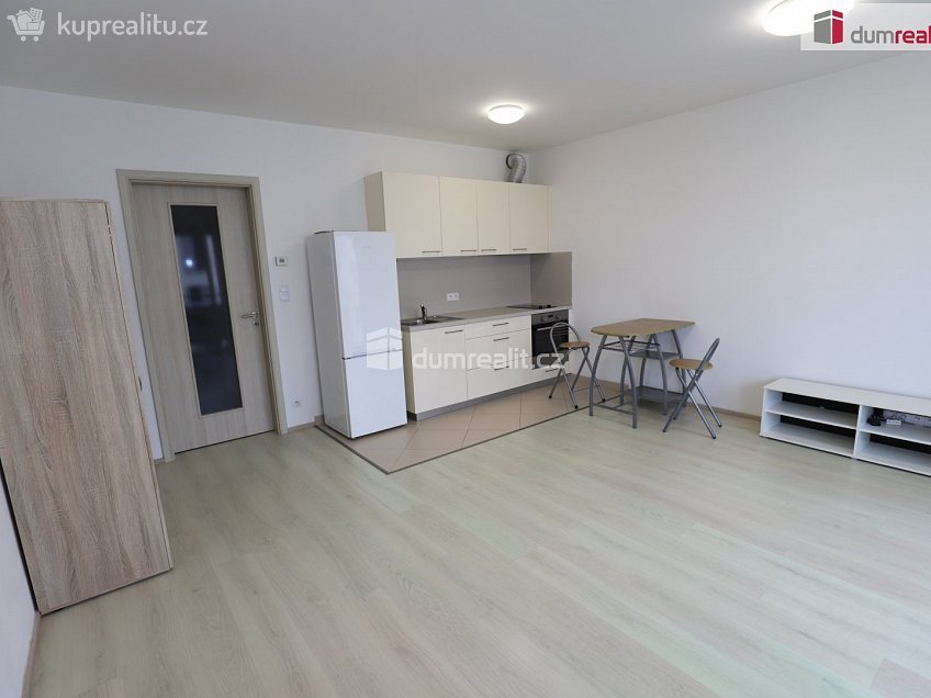 Prodej bytu 1+kk 38 m^2 Toufarova, Praha-Řeporyje 