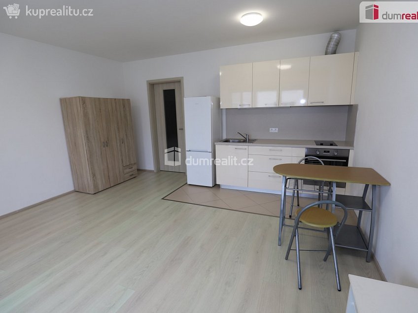 Prodej bytu 1+kk 38 m^2 Toufarova, Praha-Řeporyje 