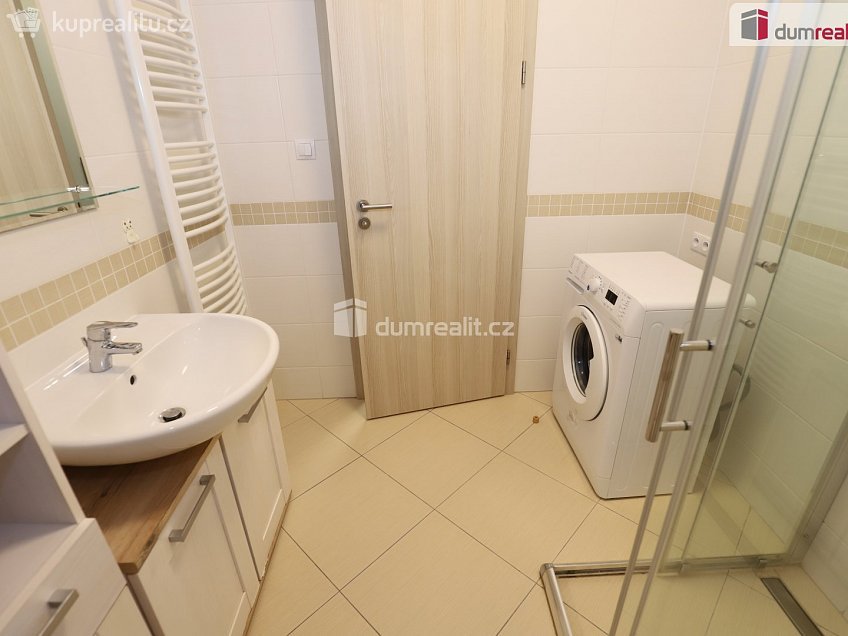 Prodej bytu 1+kk 38 m^2 Toufarova, Praha-Řeporyje 