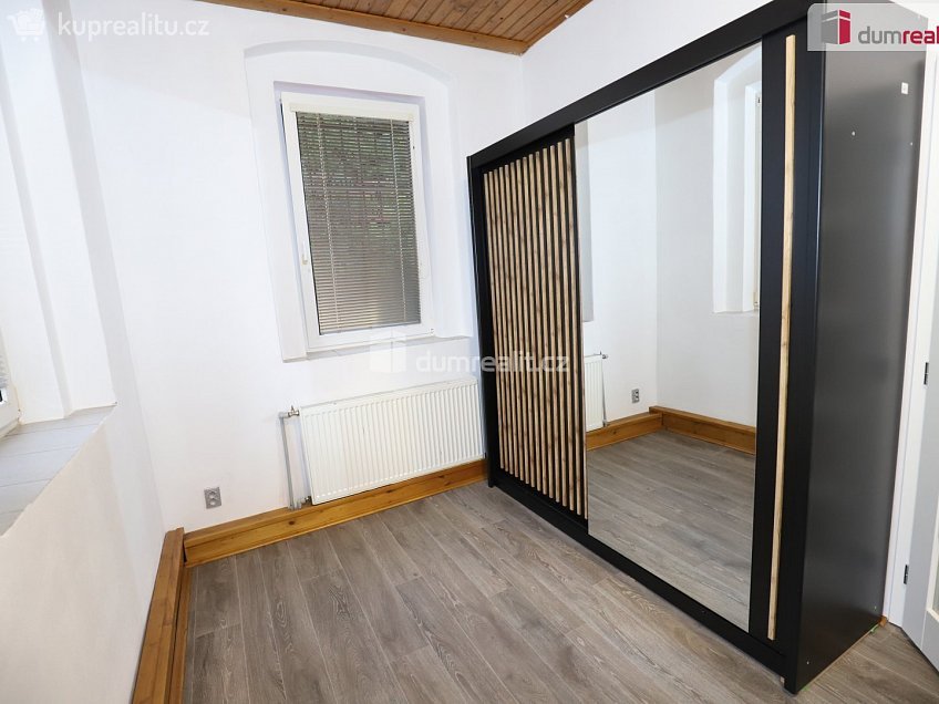 Pronájem bytu 2+1 70 m^2 Revoluční, Loket 
