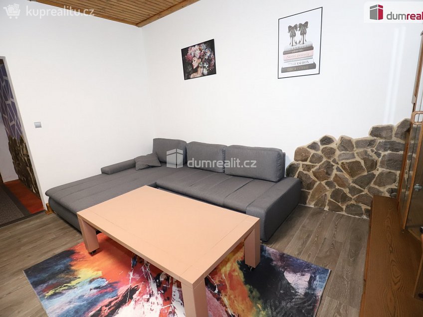 Pronájem bytu 2+1 70 m^2 Revoluční, Loket 
