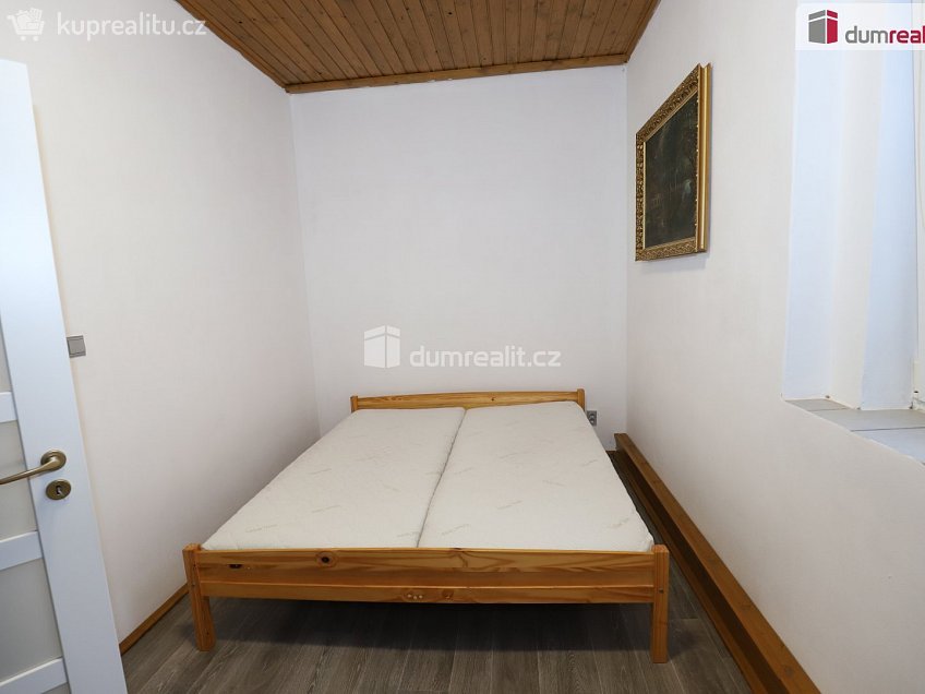 Pronájem bytu 2+1 70 m^2 Revoluční, Loket 