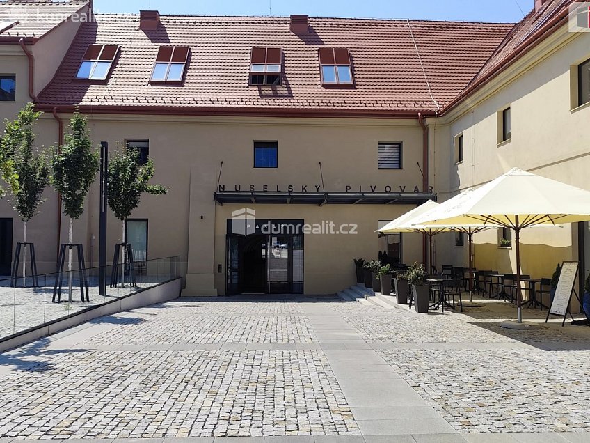 Pronájem bytu 2+kk 44 m^2 Mužíkova, Praha 4 