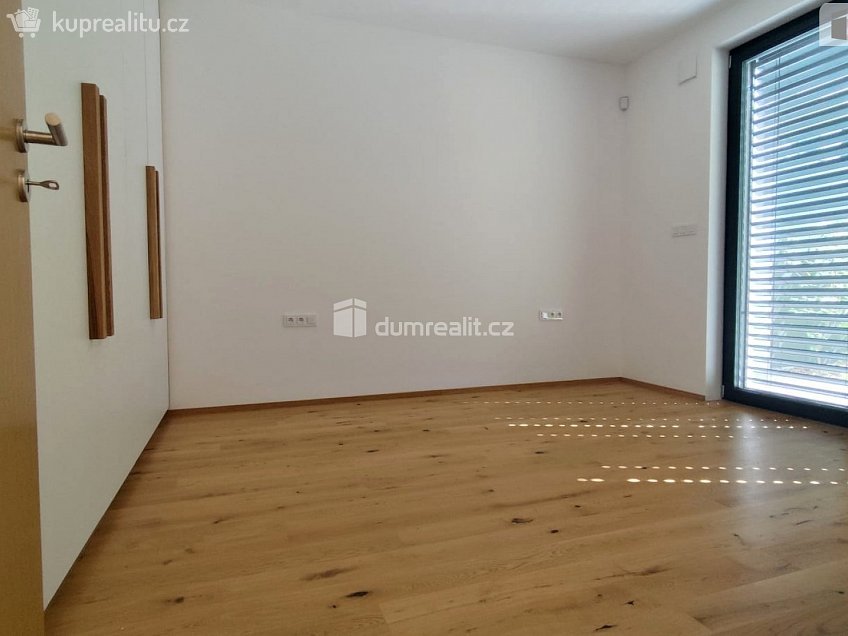 Pronájem bytu 2+kk 44 m^2 Mužíkova, Praha 4 