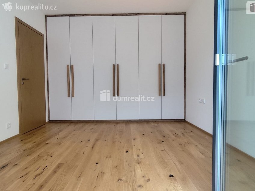 Pronájem bytu 2+kk 44 m^2 Mužíkova, Praha 4 