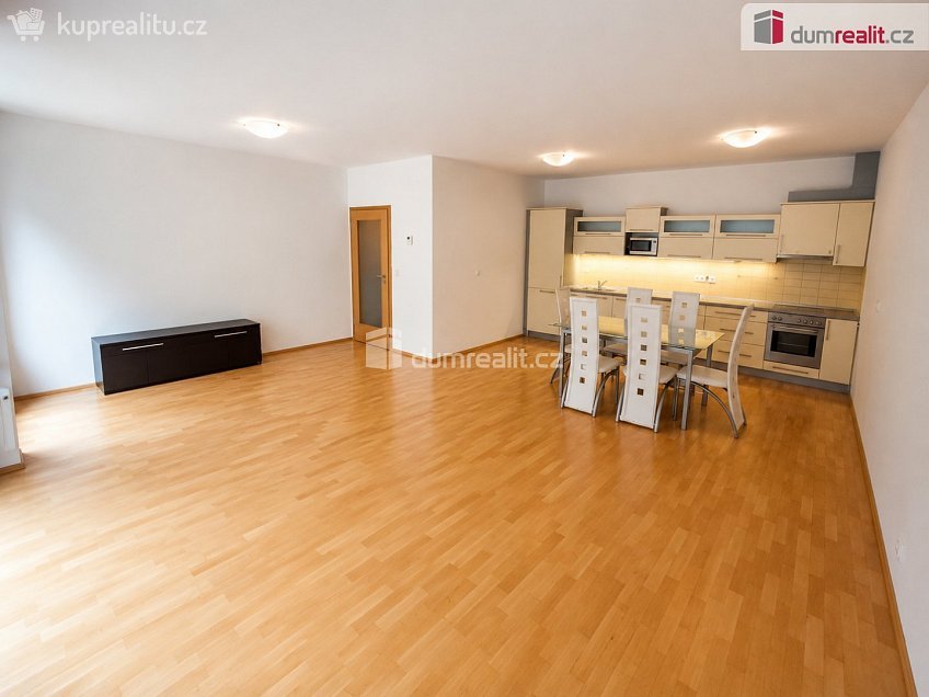 Pronájem bytu 2+kk 84 m^2 Jeseniova, Praha 3 