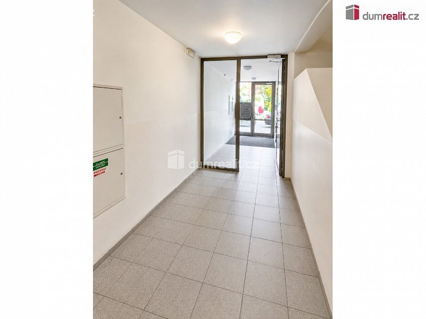 Pronájem bytu 2+kk 84 m^2 Jeseniova, Praha 3 