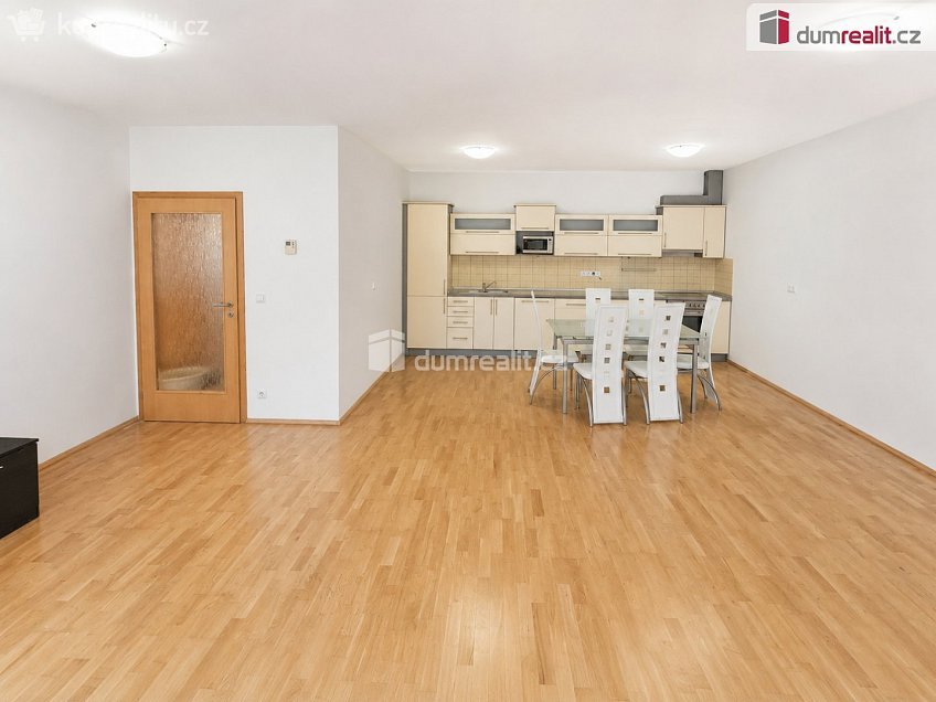 Pronájem bytu 2+kk 84 m^2 Jeseniova, Praha 3 