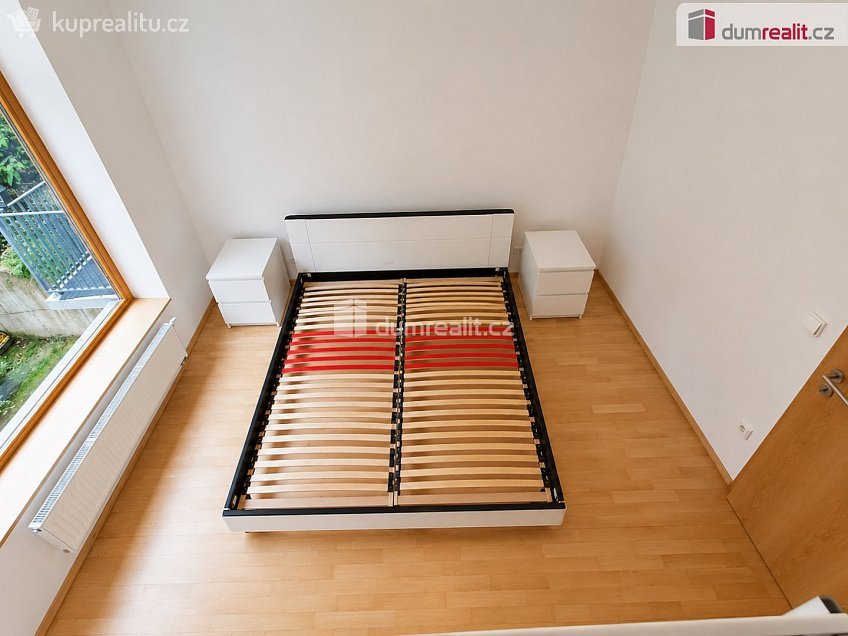Pronájem bytu 2+kk 84 m^2 Jeseniova, Praha 3 