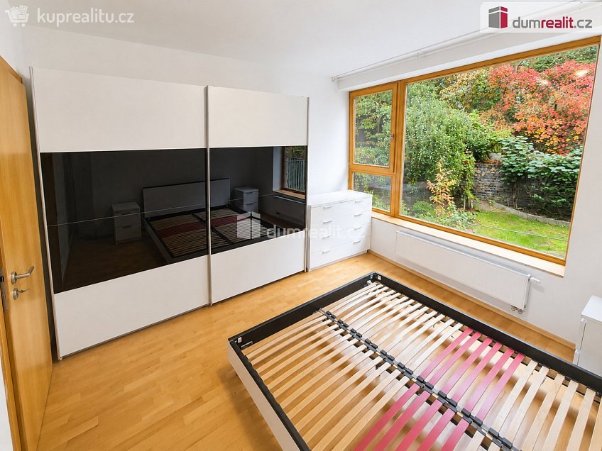 Pronájem bytu 2+kk 84 m^2 Jeseniova, Praha 3 
