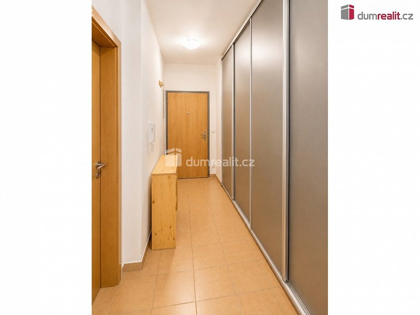 Pronájem bytu 2+kk 84 m^2 Jeseniova, Praha 3 