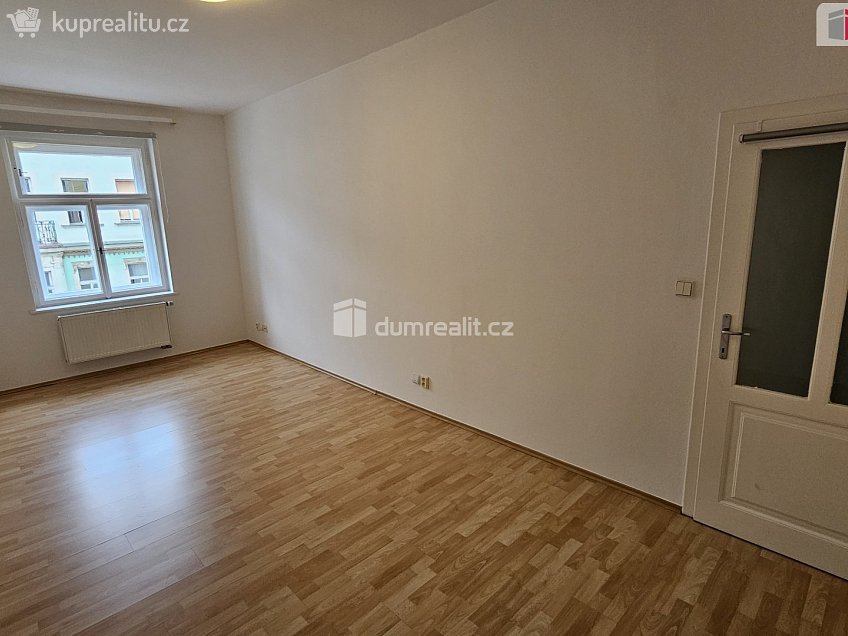 Pronájem bytu 2+1 85 m^2 Italská, Praha 2 