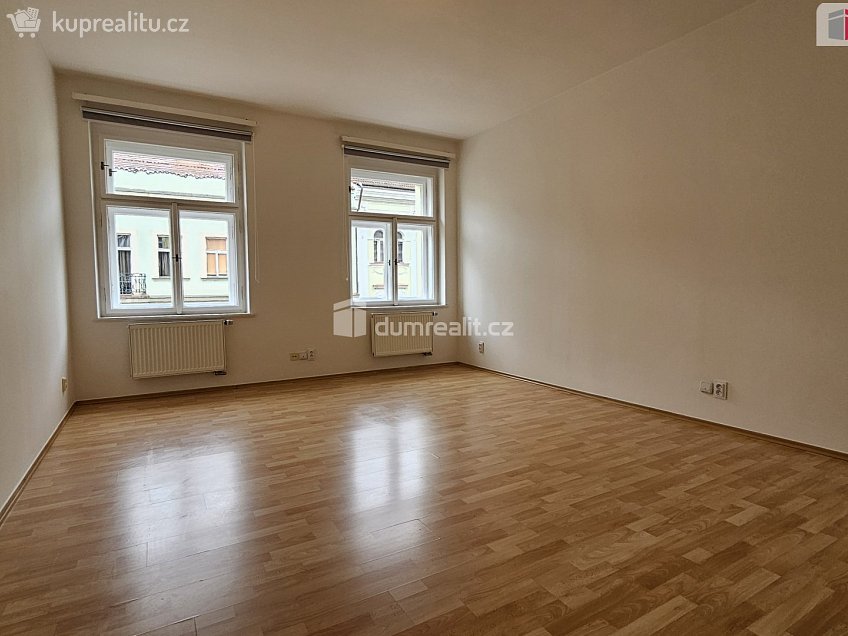 Pronájem bytu 2+1 85 m^2 Italská, Praha 2 