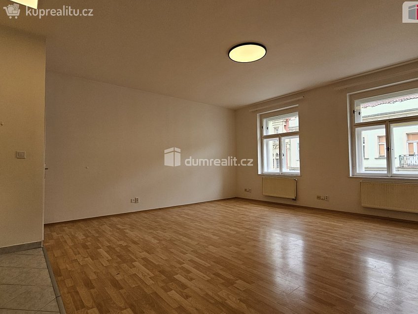 Pronájem bytu 2+1 85 m^2 Italská, Praha 2 