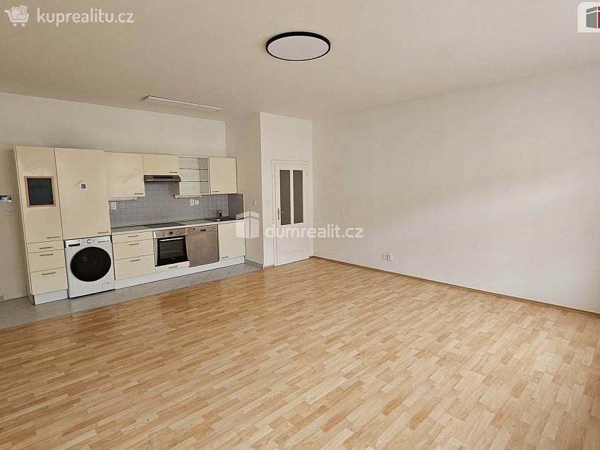 Pronájem bytu 2+1 85 m^2 Italská, Praha 2 