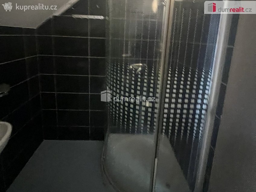 Pronájem bytu - pokoj 17 m^2 Zenklova, Praha 8 