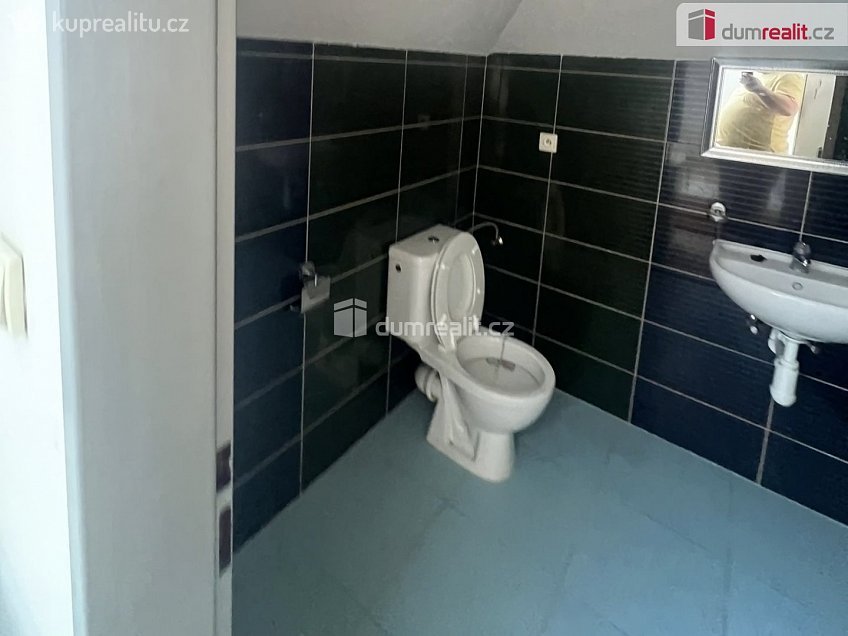 Pronájem bytu - pokoj 17 m^2 Zenklova, Praha 8 