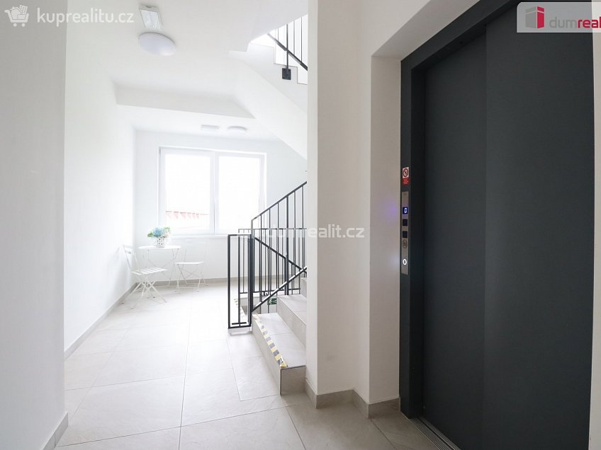 Pronájem bytu 3+kk 86 m^2 Šumavská, Karlovy Vary 