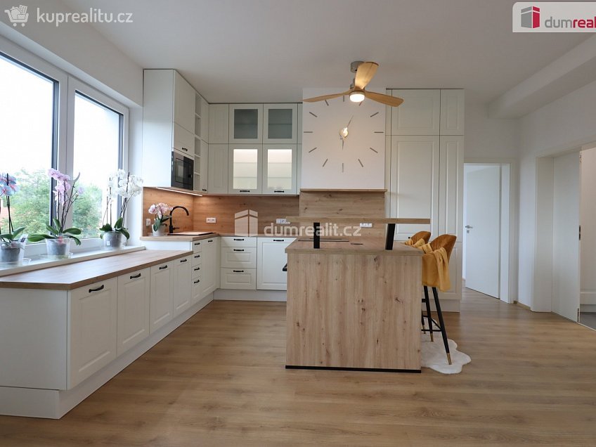 Pronájem bytu 3+kk 86 m^2 Šumavská, Karlovy Vary 