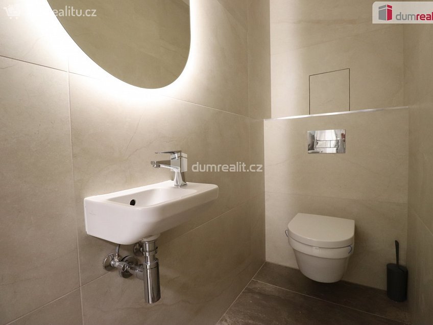 Pronájem bytu 3+kk 86 m^2 Šumavská, Karlovy Vary 
